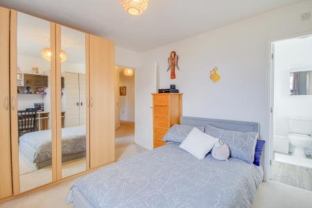2 bedroom Flat for sale in Harescombe Drive, GRH (Gloucestershire Royal Hospital), Gloucester, GL1