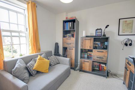 2 bedroom Flat for sale in Harescombe Drive, GRH (Gloucestershire Royal Hospital), Gloucester, GL1