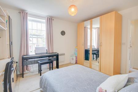 2 bedroom Flat for sale in Harescombe Drive, GRH (Gloucestershire Royal Hospital), Gloucester, GL1