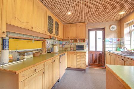 4 bedroom Detached house for sale in Stroud Road, Tuffley, Gloucester, GL4