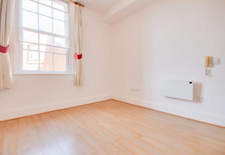 1 bedroom Flat to let in The Black Swan, Commercial Road, City Centre, Gloucester, GL1