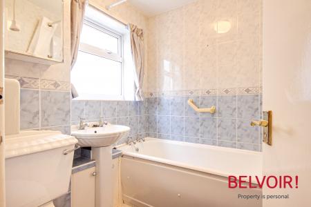 2 bedroom Flat to let in Bijou Court, Kingsholm, Gloucester, GL1
