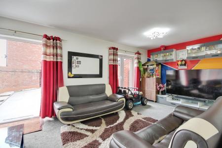 4 bedroom Detached house to let in Millstone Way, Tuffley, Gloucester, GL1