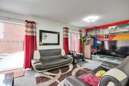 4 bedroom Detached house to let in Millstone Way, Tuffley, Gloucester, GL1