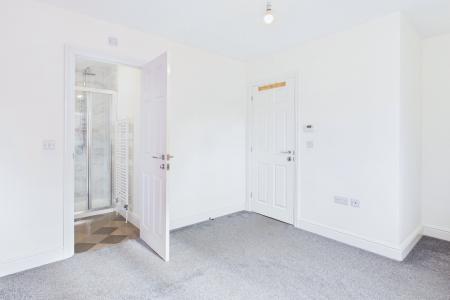 4 bedroom Detached house to let in Millstone Way, Tuffley, Gloucester, GL1