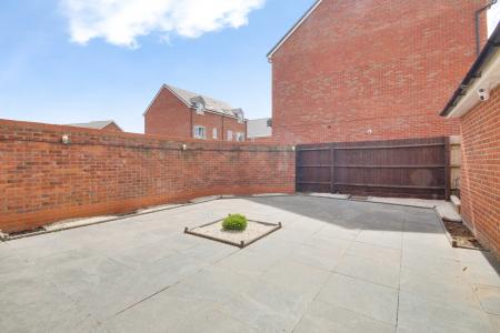 4 bedroom Detached house to let in Millstone Way, Tuffley, Gloucester, GL1