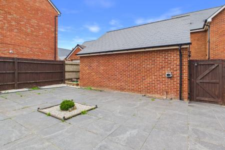 4 bedroom Detached house to let in Millstone Way, Tuffley, Gloucester, GL1