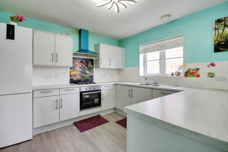4 bedroom Detached house to let in Millstone Way, Tuffley, Gloucester, GL1