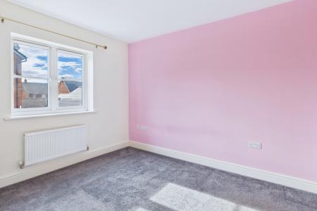 4 bedroom Detached house to let in Millstone Way, Tuffley, Gloucester, GL1