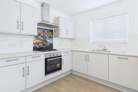 4 bedroom Detached house to let in Millstone Way, Tuffley, Gloucester, GL1