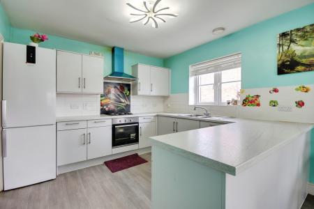4 bedroom Detached house to let in Millstone Way, Tuffley, Gloucester, GL1