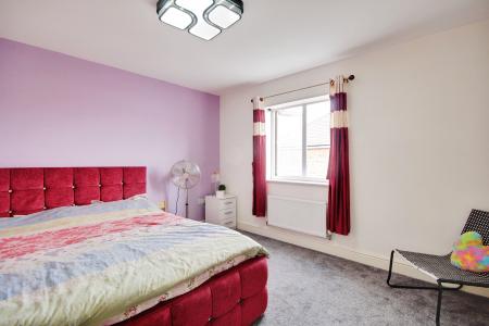 4 bedroom Detached house to let in Millstone Way, Tuffley, Gloucester, GL1