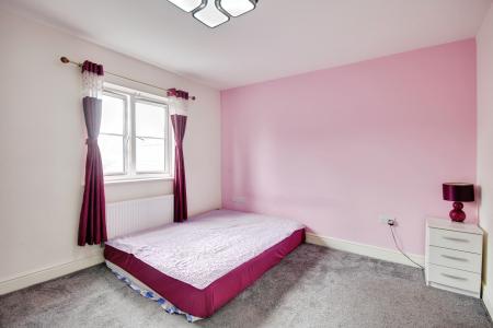 4 bedroom Detached house to let in Millstone Way, Tuffley, Gloucester, GL1