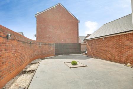 4 bedroom Detached house to let in Millstone Way, Tuffley, Gloucester, GL1