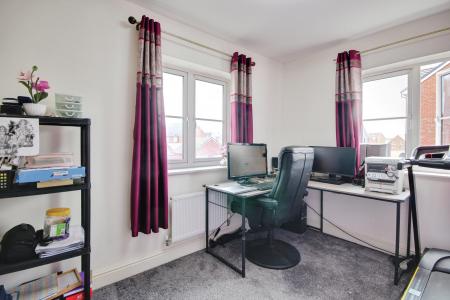 4 bedroom Detached house to let in Millstone Way, Tuffley, Gloucester, GL1