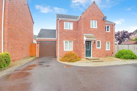 3 bedroom Detached house to let in Thatcham Avenue, Kingsway, Gloucester, GL2