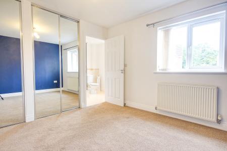 3 bedroom Detached house to let in Thatcham Avenue, Kingsway, Gloucester, GL2