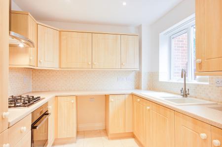 3 bedroom Detached house to let in Thatcham Avenue, Kingsway, Gloucester, GL2