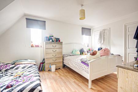 5 bedroom Detached house to let in Stafford Close, Kingsway, Gloucester, GL2