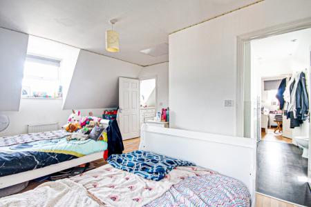 5 bedroom Detached house to let in Stafford Close, Kingsway, Gloucester, GL2