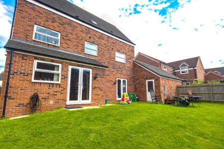 5 bedroom Detached house to let in Stafford Close, Kingsway, Gloucester, GL2