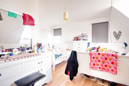 5 bedroom Detached house to let in Stafford Close, Kingsway, Gloucester, GL2