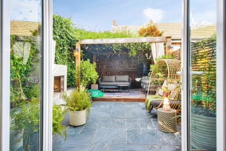 4 bedroom End of terrace house for sale in The Forge, Hempsted, Gloucester, GL2