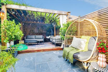4 bedroom End of terrace house for sale in The Forge, Hempsted, Gloucester, GL2