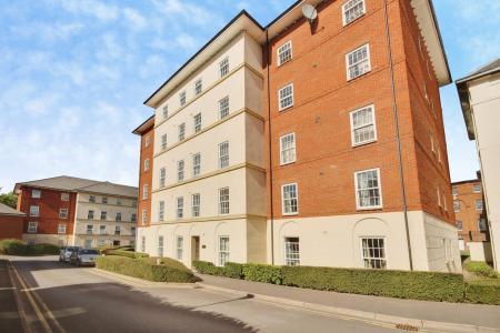2 bedroom Flat for sale in Harescombe Drive, GRH (Gloucestershire Royal Hospital), Gloucester, GL1