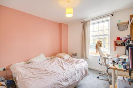 2 bedroom Flat for sale in Harescombe Drive, GRH (Gloucestershire Royal Hospital), Gloucester, GL1