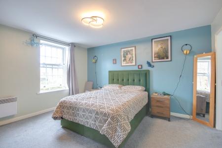 2 bedroom Flat for sale in Harescombe Drive, GRH (Gloucestershire Royal Hospital), Gloucester, GL1