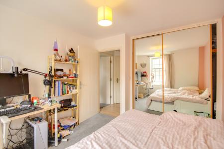 2 bedroom Flat for sale in Harescombe Drive, GRH (Gloucestershire Royal Hospital), Gloucester, GL1