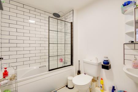 2 bedroom Flat for sale in Harescombe Drive, GRH (Gloucestershire Royal Hospital), Gloucester, GL1