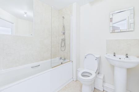 2 bedroom Flat to let in Bowthorpe Drive, Coopers Edge, Gloucester, GL3