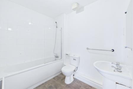 2 bedroom Flat for sale in Pillowell Drive, GRH (Gloucestershire Royal Hospital), Gloucester, GL1