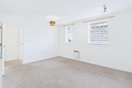 2 bedroom Flat for sale in Pillowell Drive, GRH (Gloucestershire Royal Hospital), Gloucester, GL1