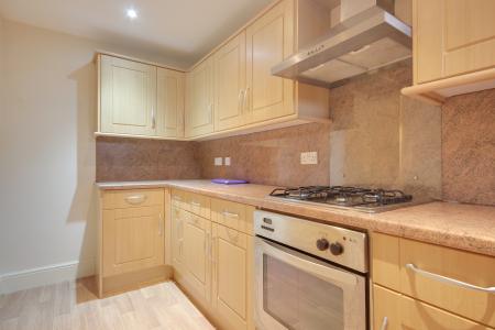 2 bedroom Flat to let in Stroud Road, Linden, Gloucester, GL1