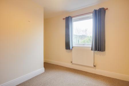 2 bedroom Flat to let in Stroud Road, Linden, Gloucester, GL1