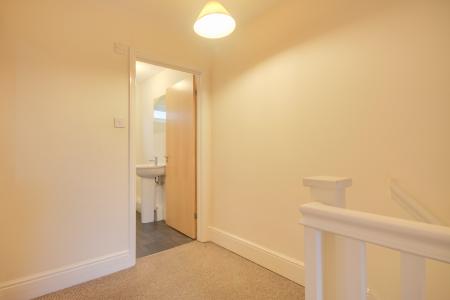 2 bedroom Flat to let in Stroud Road, Linden, Gloucester, GL1