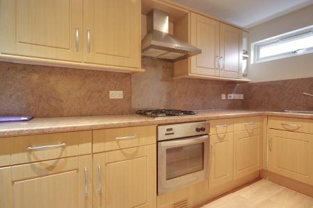 2 bedroom Flat to let in Stroud Road, Linden, Gloucester, GL1
