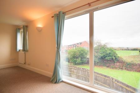 Stroud Road, Linden, Gloucester, GL1