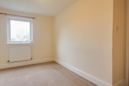 2 bedroom Flat to let in Stroud Road, Linden, Gloucester, GL1