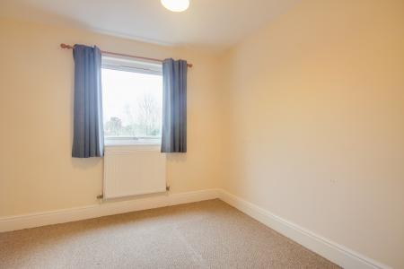 2 bedroom Flat to let in Stroud Road, Linden, Gloucester, GL1