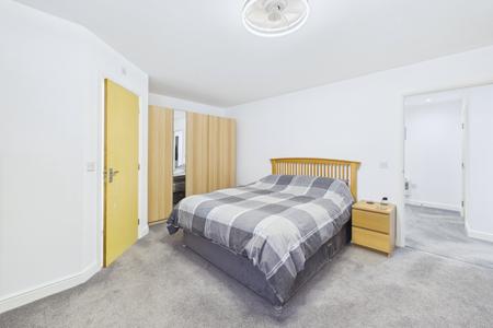 2 bedroom Flat for sale in Bristol Road, Quedgeley, Gloucester, GL2