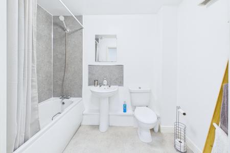 2 bedroom Flat for sale in Bristol Road, Quedgeley, Gloucester, GL2