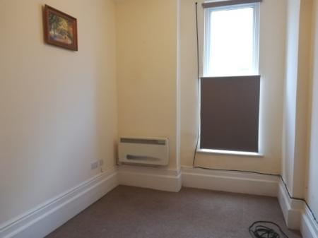 1 bedroom Flat to let in Avenue Road, Grantham, NG31