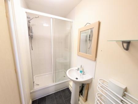 2 bedroom Flat to let in Cromford Court, Grantham, NG31
