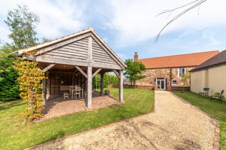 4 bedroom Barn Conversion to let in Gonerby Grange, Belton, NG32