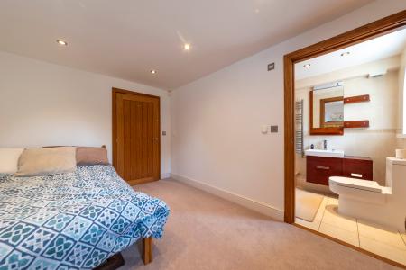 4 bedroom Barn Conversion to let in Gonerby Grange, Belton, NG32