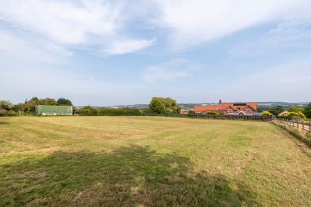 4 bedroom Barn Conversion to let in Gonerby Grange, Belton, NG32